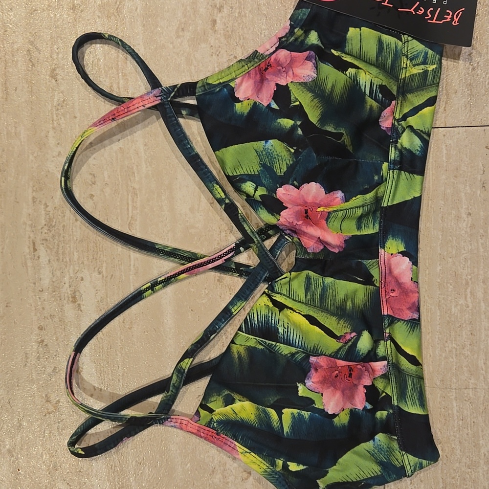 New Betsey Johnson Performance Floral Strappy Criss-Cross Sports Bra